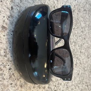 Men’s coach sunglasses black exterior with a grey horn interior